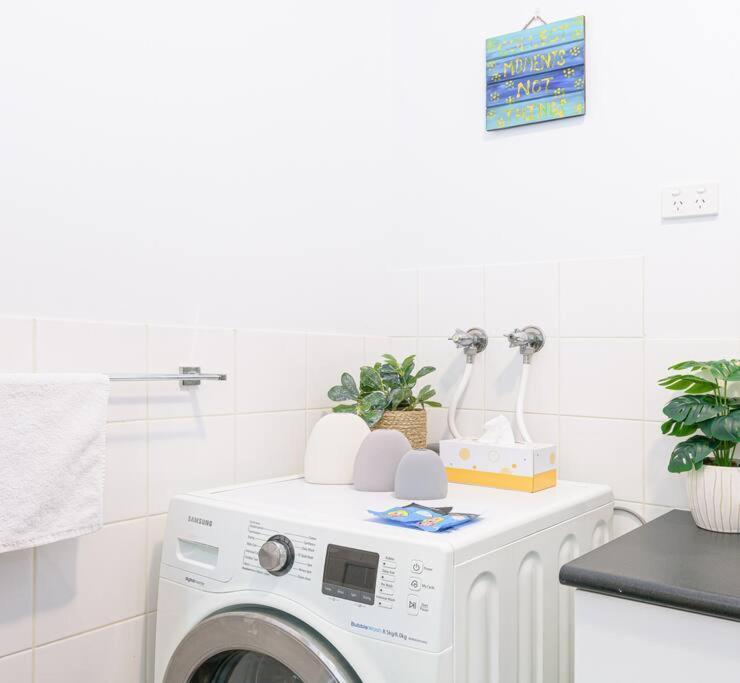 Cozy 1 Bedder In St Kilda With Balcony Lejlighed Melbourne Eksteriør billede