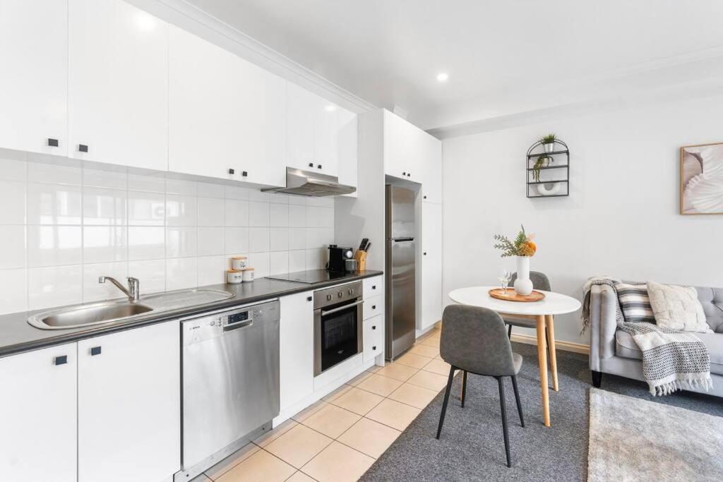 Cozy 1 Bedder In St Kilda With Balcony Lejlighed Melbourne Eksteriør billede