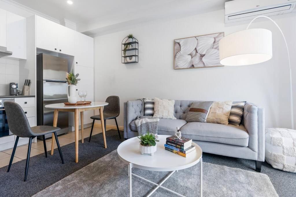 Cozy 1 Bedder In St Kilda With Balcony Lejlighed Melbourne Eksteriør billede