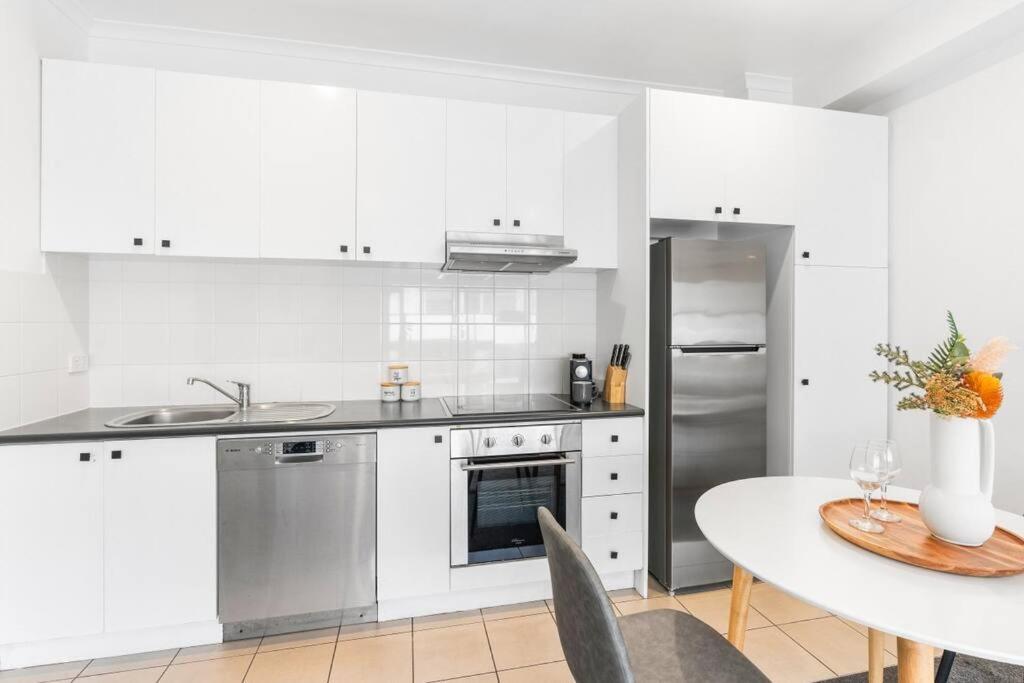 Cozy 1 Bedder In St Kilda With Balcony Lejlighed Melbourne Eksteriør billede