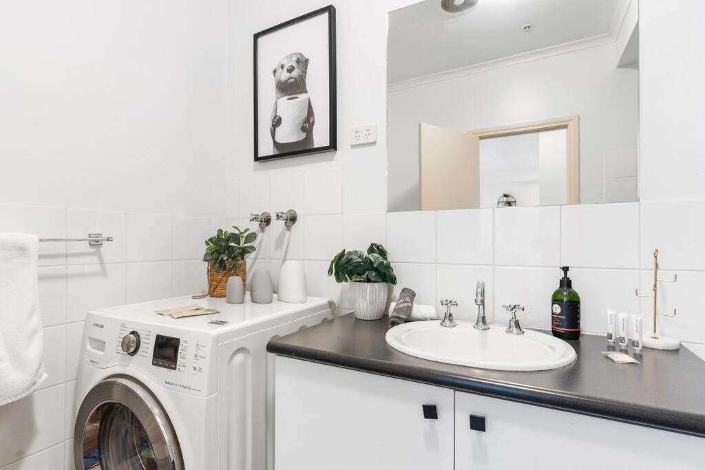 Cozy 1 Bedder In St Kilda With Balcony Lejlighed Melbourne Eksteriør billede