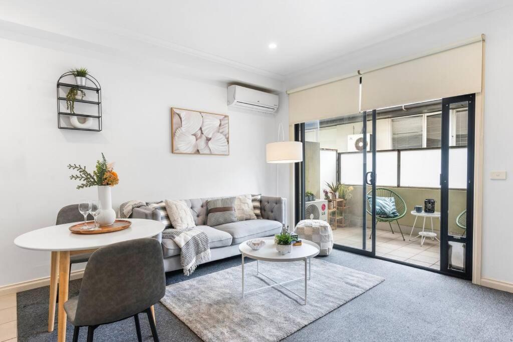 Cozy 1 Bedder In St Kilda With Balcony Lejlighed Melbourne Eksteriør billede