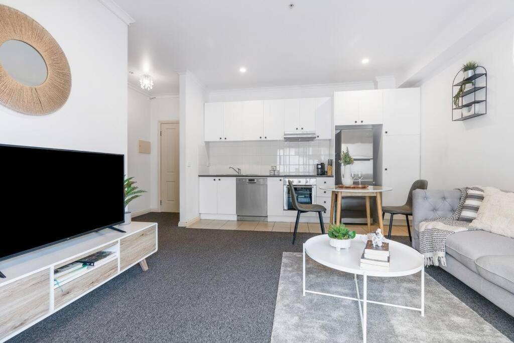 Cozy 1 Bedder In St Kilda With Balcony Lejlighed Melbourne Eksteriør billede