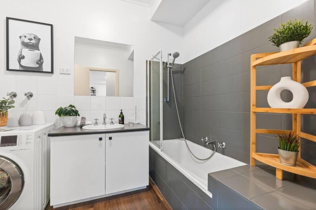Cozy 1 Bedder In St Kilda With Balcony Lejlighed Melbourne Eksteriør billede